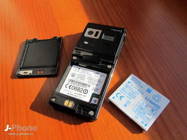 японские телефоны Fujitsu Docomo F-04D