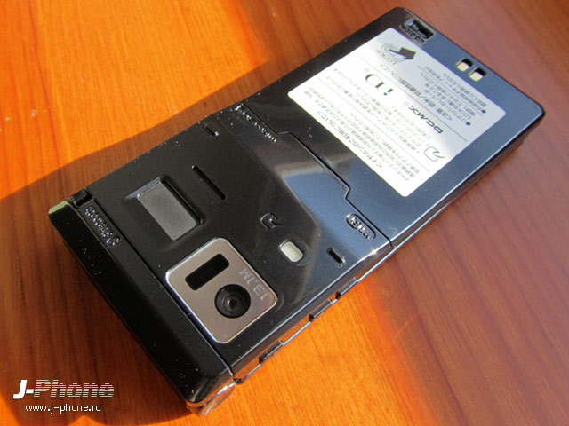 японские телефоны Fujitsu Docomo F-04D