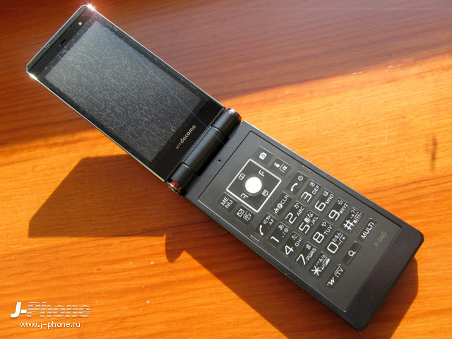 японские телефоны Fujitsu Docomo F-04D