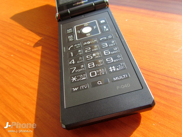 японские телефоны Fujitsu Docomo F-04D
