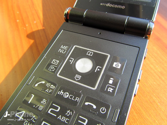 японские телефоны Fujitsu Docomo F-04D