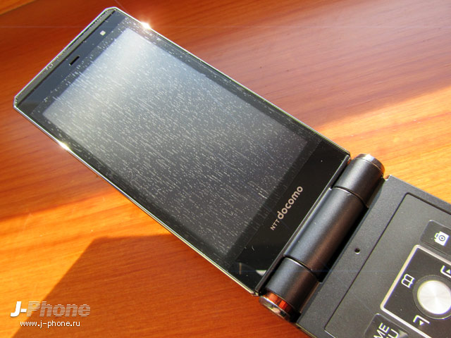 японские телефоны Fujitsu Docomo F-04D