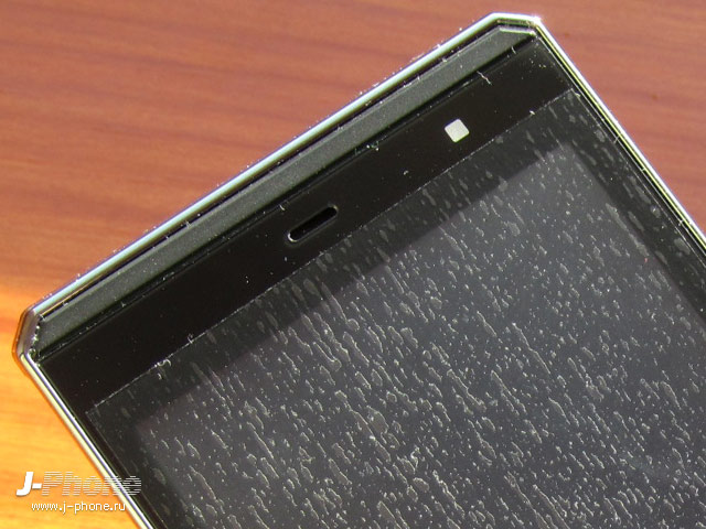 японские телефоны Fujitsu Docomo F-04D