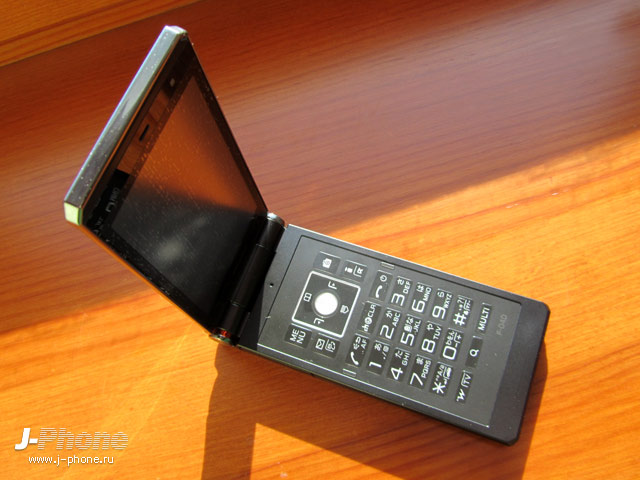 японские телефоны Fujitsu Docomo F-04D