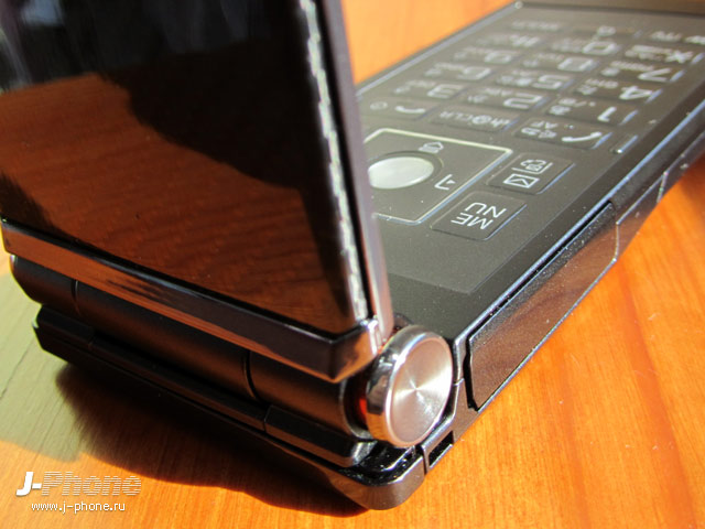 японские телефоны Fujitsu Docomo F-04D