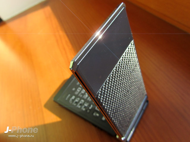 японские телефоны Fujitsu Docomo F-04D