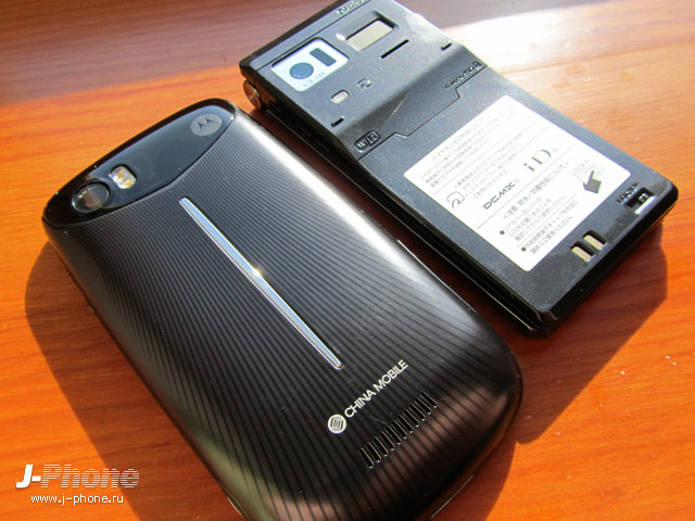 японские телефоны Fujitsu Docomo F-04D