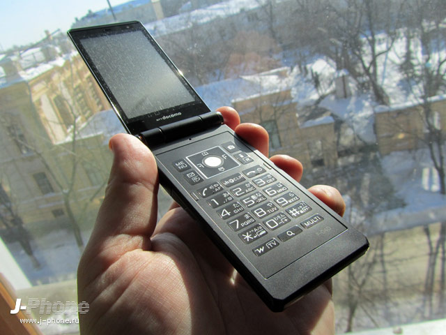 японские телефоны Fujitsu Docomo F-04D