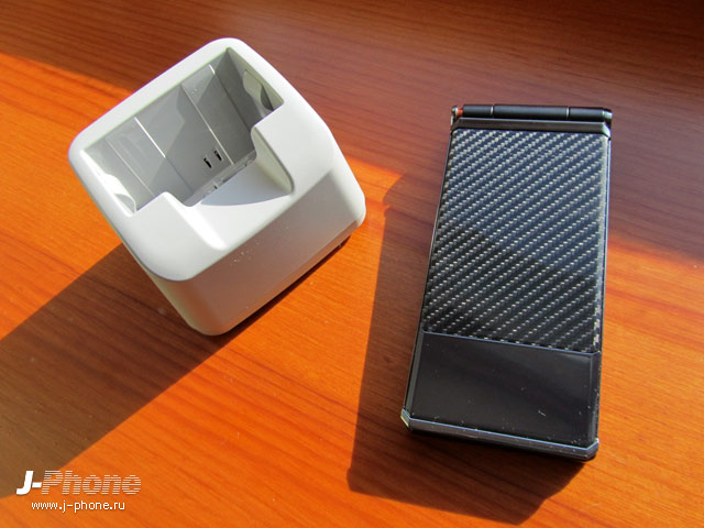 японские телефоны Fujitsu Docomo F-04D