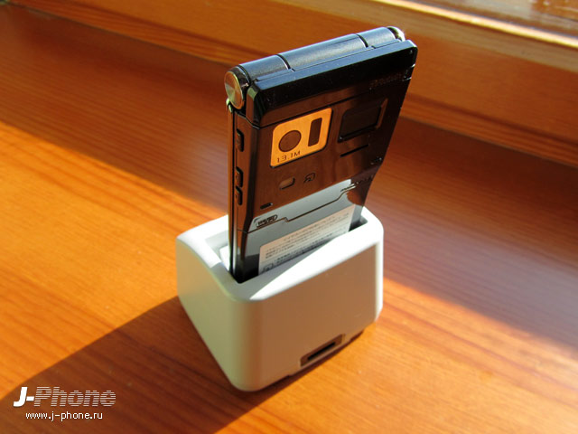 японские телефоны Fujitsu Docomo F-04D