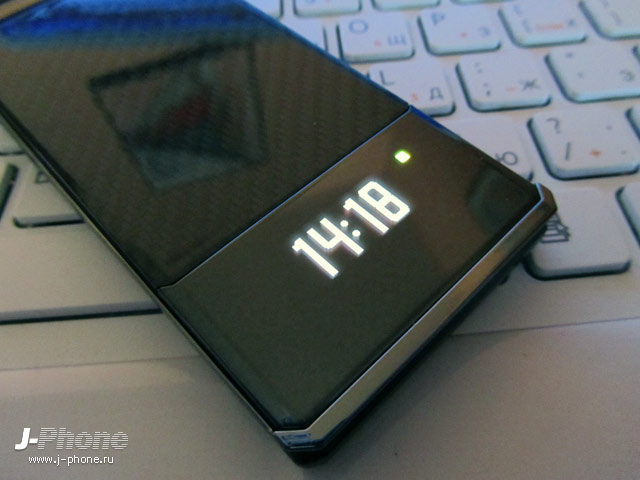 японские телефоны Fujitsu Docomo F-04D