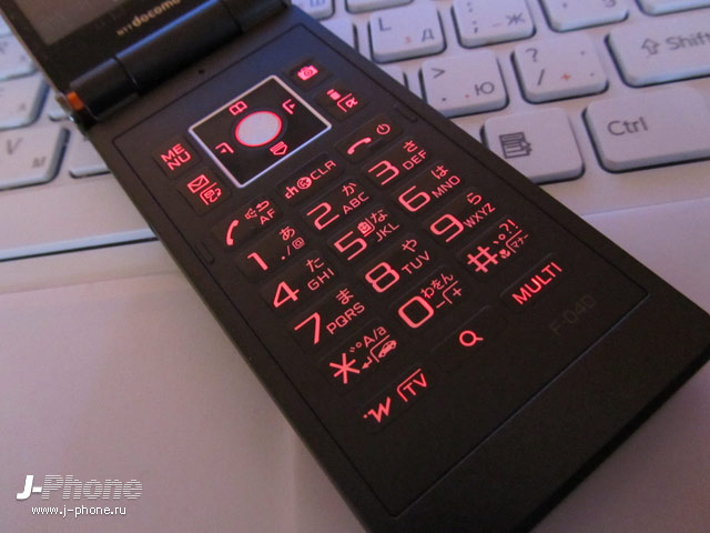 японские телефоны Fujitsu Docomo F-04D