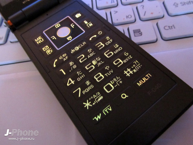 японские телефоны Fujitsu Docomo F-04D