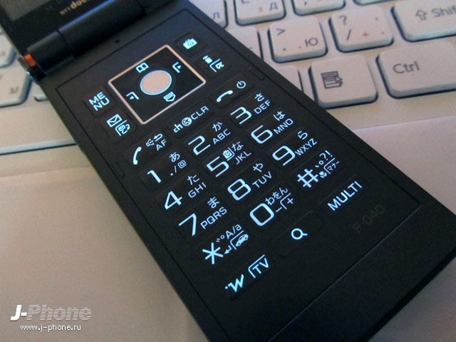 японские телефоны Fujitsu Docomo F-04D