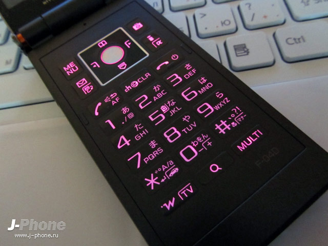 японские телефоны Fujitsu Docomo F-04D