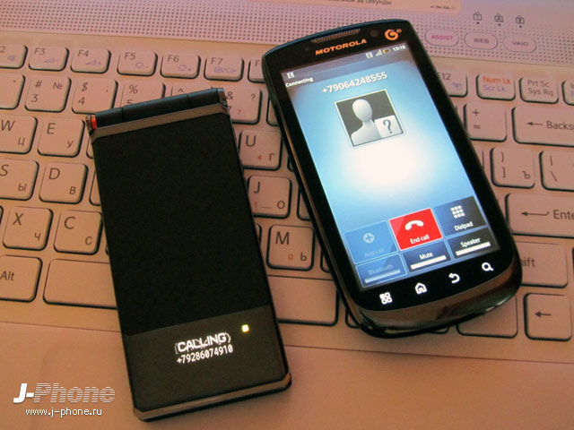 японские телефоны Fujitsu Docomo F-04D