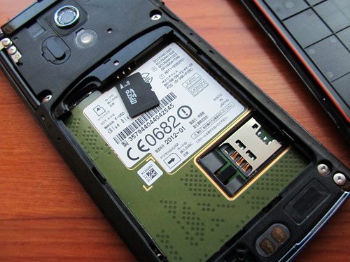 Fujitsu Docomo F-05D Arrows X LTE