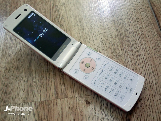 японские телефоны Docomo L-02B