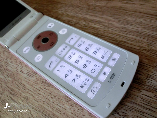 японские телефоны Docomo L-02B