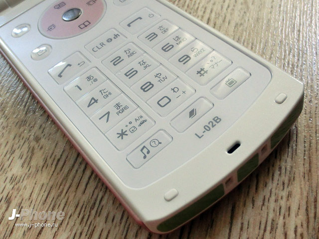 японские телефоны Docomo L-02B