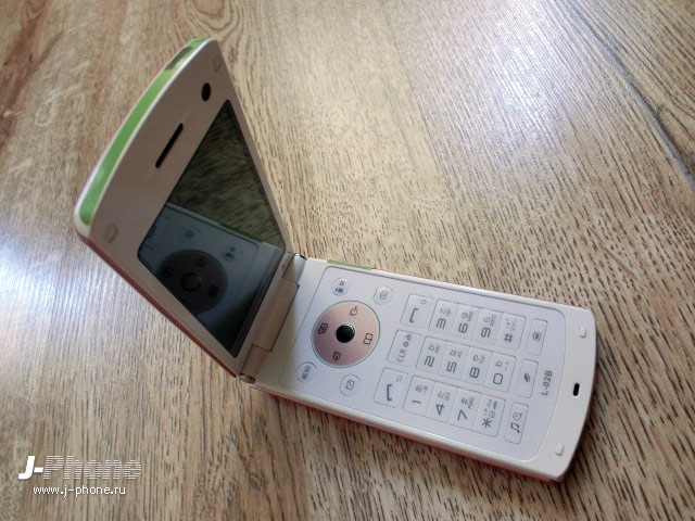японские телефоны Docomo L-02B