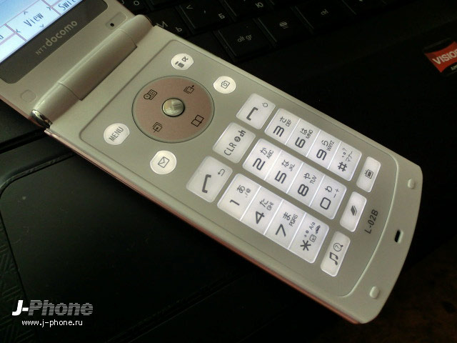 японские телефоны Docomo L-02B