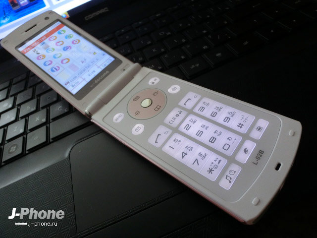 японские телефоны Docomo L-02B