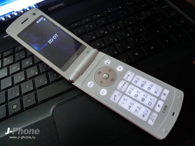 японские телефоны Docomo L-02B