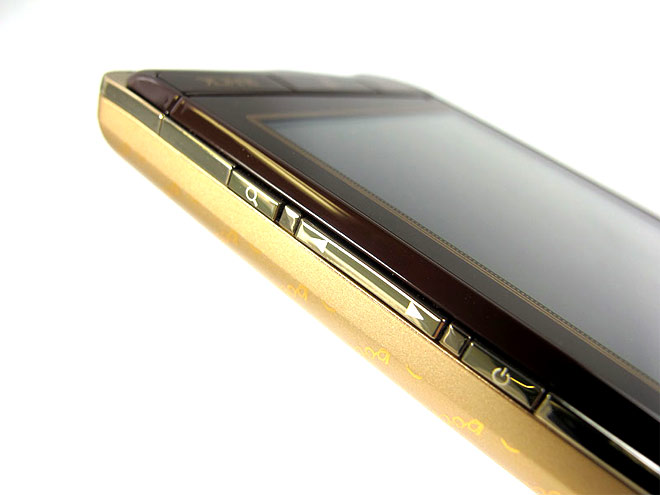 Sharp Q-Pot Docomo SH-04D