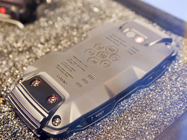 японские телефоны Casio G-Shock Phone