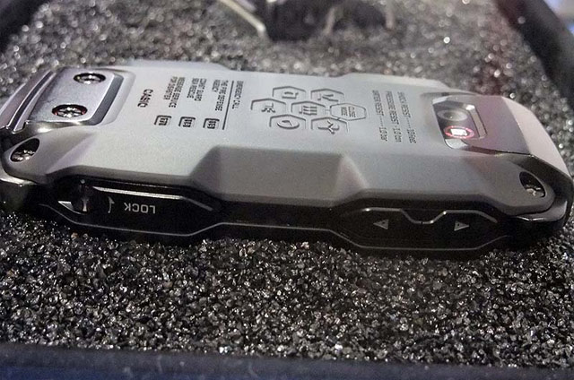 японские телефоны Casio G-Shock Phone