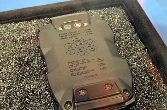 японские телефоны Casio G-Shock Phone