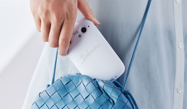 Японская Balmuda Technologies представила сегодня свой дебютный 4,9-дюймовый 5G Android смартфон Balmuda Phone
