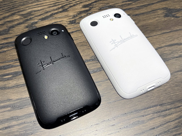 Японская Balmuda Technologies представила сегодня свой дебютный 4,9-дюймовый 5G Android смартфон Balmuda Phone