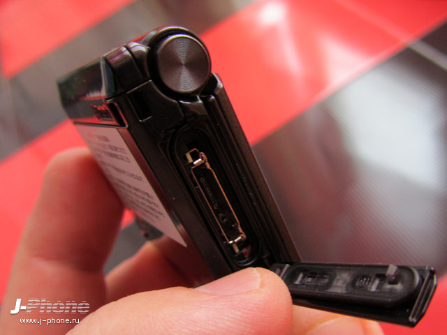 fujitsu docomo f-04e arrows v