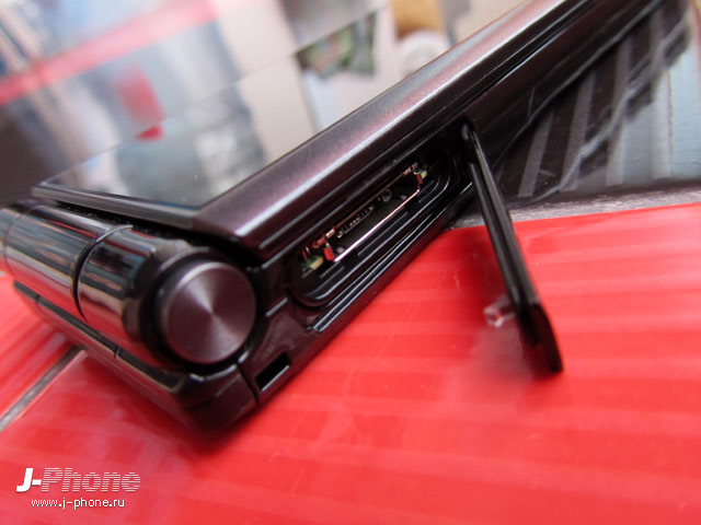 fujitsu docomo f-04e arrows v