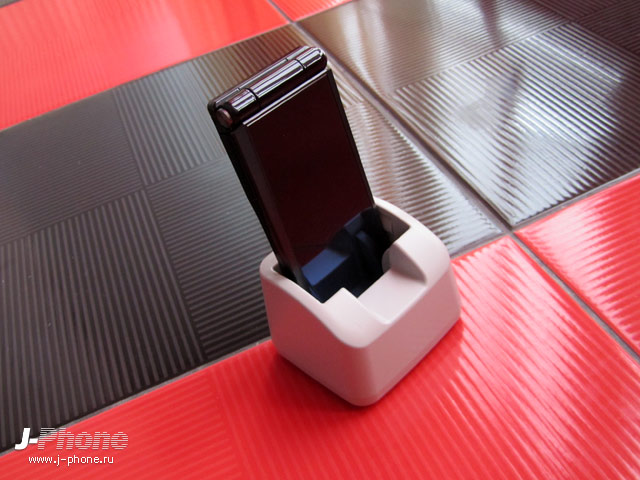fujitsu docomo f-04e arrows v