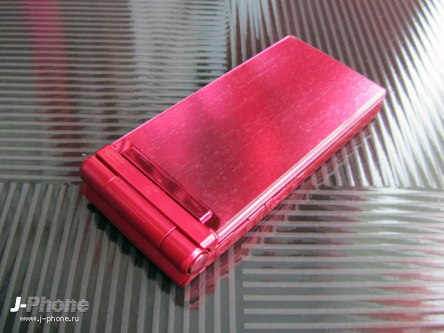 Fujitsu Docomo F-02D pink