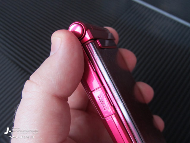 Fujitsu Docomo F-02D pink