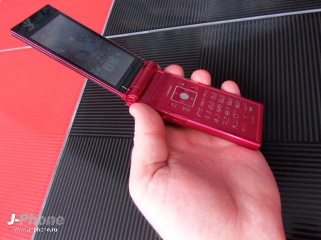 Fujitsu Docomo F-02D pink