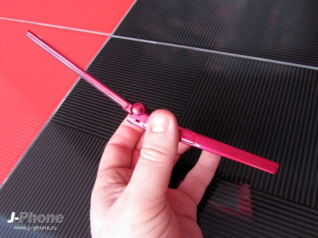 Fujitsu Docomo F-02D pink