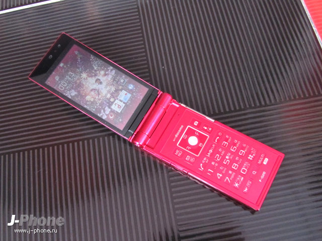 Fujitsu Docomo F-02D pink