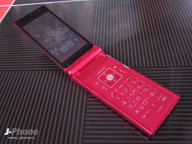 Fujitsu Docomo F-02D pink