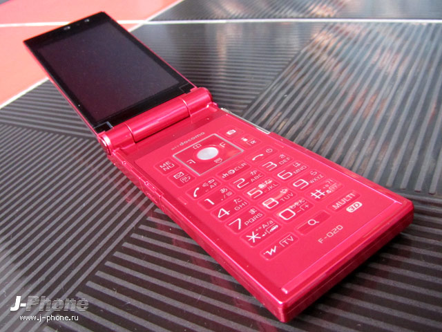 Fujitsu Docomo F-02D pink