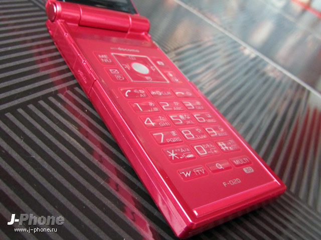 Fujitsu Docomo F-02D pink