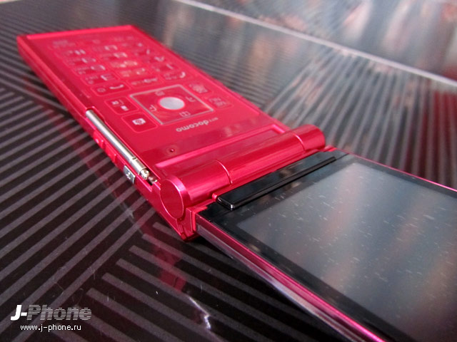 Fujitsu Docomo F-02D pink