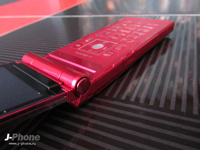 Fujitsu Docomo F-02D pink
