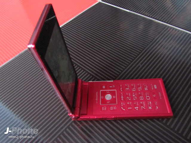Fujitsu Docomo F-02D pink