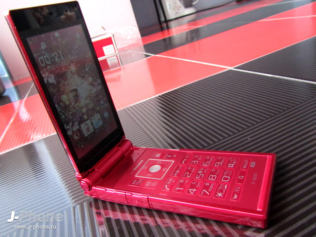Fujitsu Docomo F-02D pink