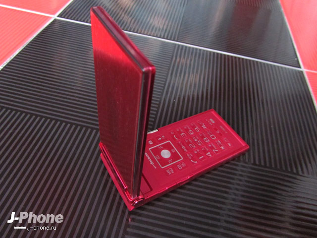 Fujitsu Docomo F-02D pink